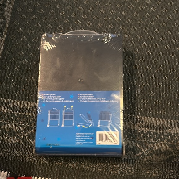 Staples 36 gel pens - Picture 2 of 2